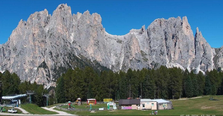 Webcam Vigo di Fassa-Pera-Ciampedìe - Vigo - dirupi di Larsech