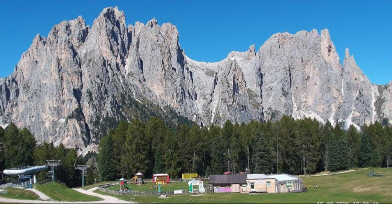 Webcam Vigo di Fassa-Pera-Ciampedìe - Vigo - dirupi di Larsech