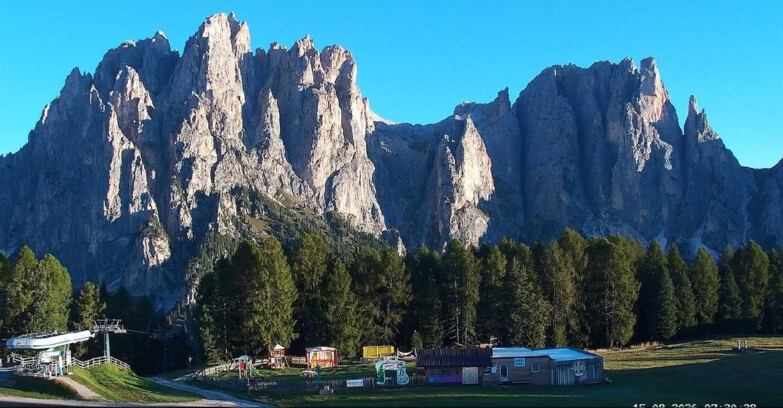 Webcam Vigo di Fassa-Pera-Ciampedìe - Vigo - dirupi di Larsech