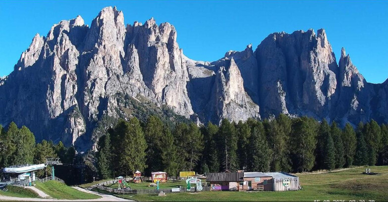 Webcam Vigo di Fassa-Pera-Ciampedìe - Vigo - dirupi di Larsech