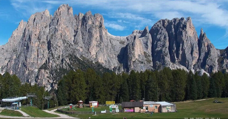Webcam Vigo di Fassa-Pera-Ciampedìe - Vigo - dirupi di Larsech