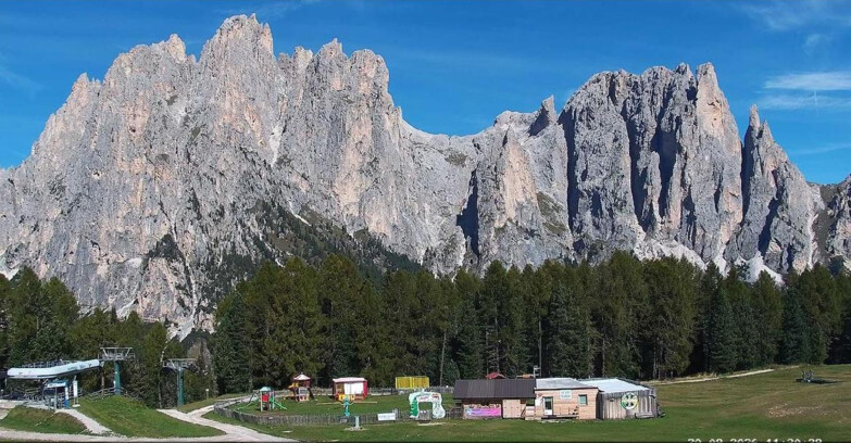 Webcam Vigo di Fassa-Pera-Ciampedìe - Vigo - dirupi di Larsech