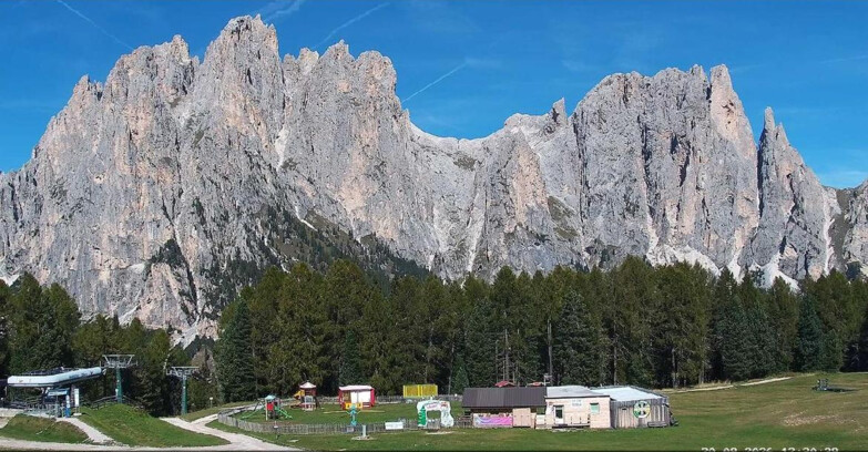 Webcam Vigo di Fassa-Pera-Ciampedìe - Vigo - dirupi di Larsech