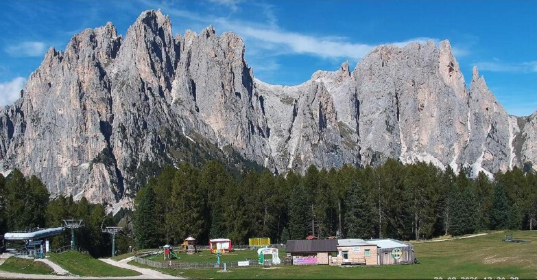 Webcam Vigo di Fassa-Pera-Ciampedìe - Vigo - dirupi di Larsech