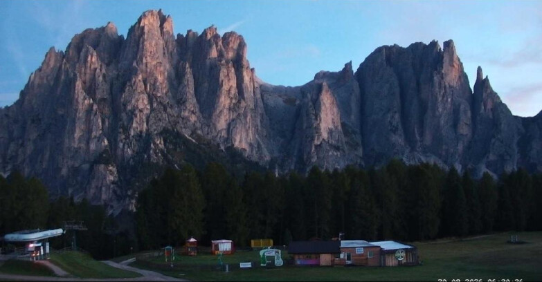 Webcam Vigo di Fassa-Pera-Ciampedìe - Vigo - dirupi di Larsech