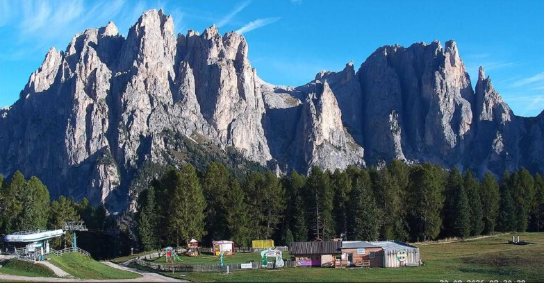 Webcam Vigo di Fassa-Pera-Ciampedìe - Vigo - dirupi di Larsech