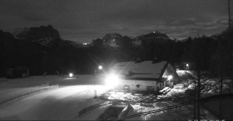 Webcam Vigo di Fassa-Pera-Ciampedìe - Vigo - Sassolungo und Pordoi