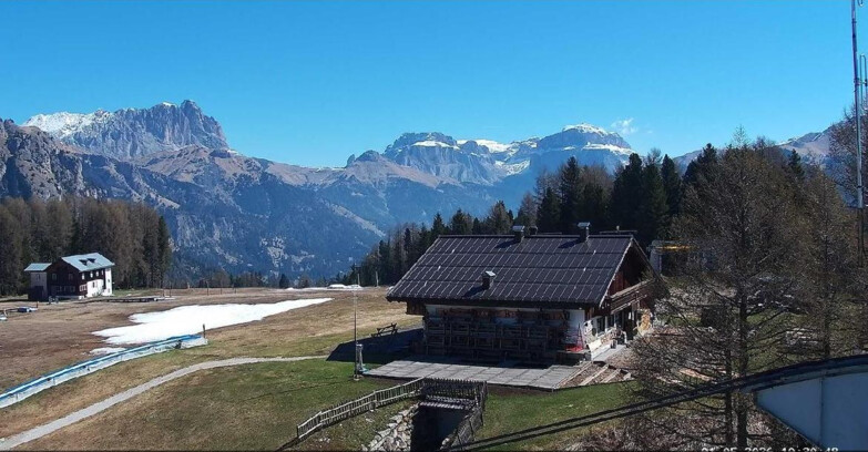 Webcam Vigo di Fassa-Pera-Ciampedìe - Vigo - verso Sassolungo e Pordoi