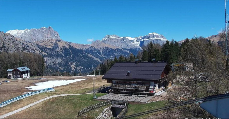 Webcam Vigo di Fassa-Pera-Ciampedìe - Vigo - verso Sassolungo e Pordoi
