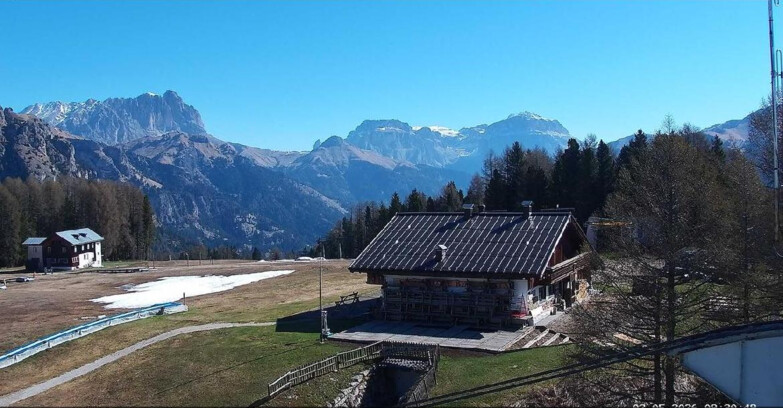 Webcam Vigo di Fassa-Pera-Ciampedìe - Vigo - verso Sassolungo e Pordoi