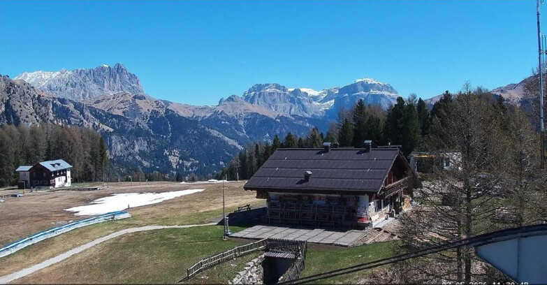 Webcam Vigo di Fassa-Pera-Ciampedìe - Vigo - verso Sassolungo e Pordoi