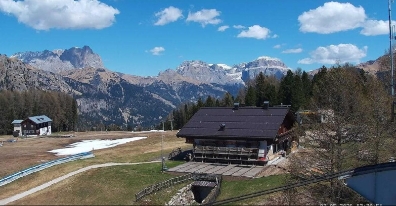 Webcam Vigo di Fassa-Pera-Ciampedìe - Vigo - verso Sassolungo e Pordoi