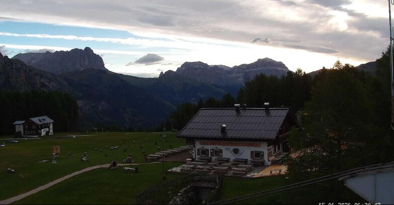 Webcam Vigo di Fassa-Pera-Ciampedìe - Vigo - verso Sassolungo e Pordoi