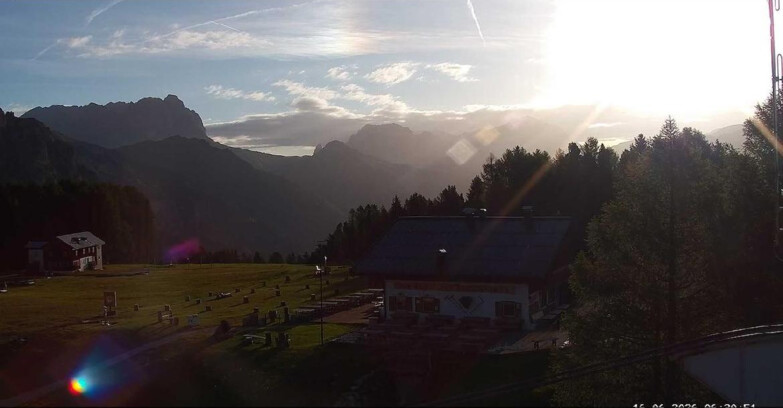 Webcam Vigo di Fassa-Pera-Ciampedìe - Vigo - verso Sassolungo e Pordoi
