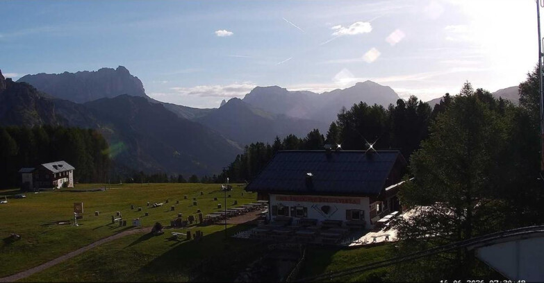 Webcam Vigo di Fassa-Pera-Ciampedìe - Vigo - verso Sassolungo e Pordoi