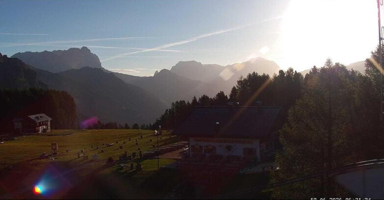 Webcam Vigo di Fassa-Pera-Ciampedìe - Vigo - verso Sassolungo e Pordoi