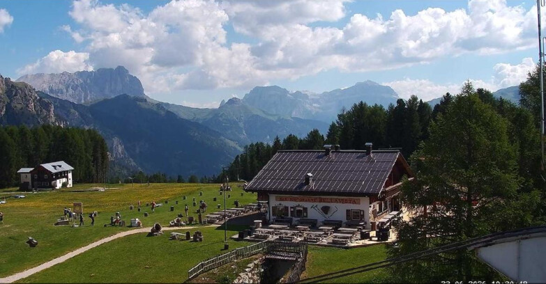 Webcam Vigo di Fassa-Pera-Ciampedìe - Vigo - Sassolungo und Pordoi
