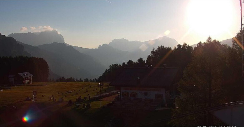 Webcam Vigo di Fassa-Pera-Ciampedìe - Vigo - Sassolungo und Pordoi
