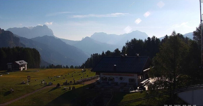 Webcam Vigo di Fassa-Pera-Ciampedìe - Vigo - Sassolungo und Pordoi