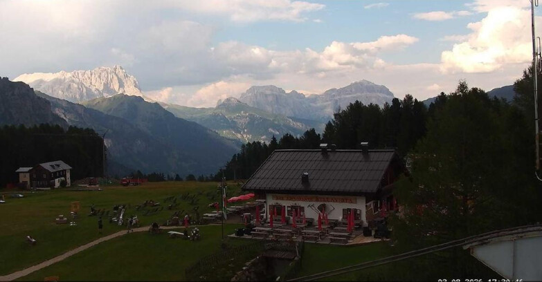Webcam Vigo di Fassa-Pera-Ciampedìe - Vigo - verso Sassolungo e Pordoi