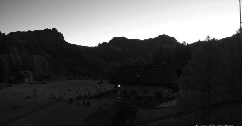 Webcam Vigo di Fassa-Pera-Ciampedìe - Vigo - verso Sassolungo e Pordoi