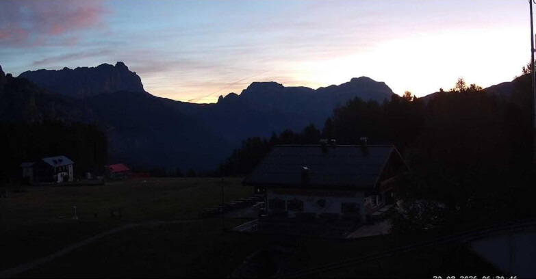 Webcam Vigo di Fassa-Pera-Ciampedìe - Vigo - verso Sassolungo e Pordoi