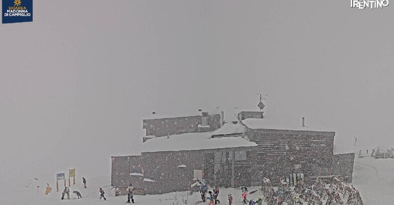 Webcam Madonna di Campiglio - Rifugio Dosson-Chalet FIAT- Spinale