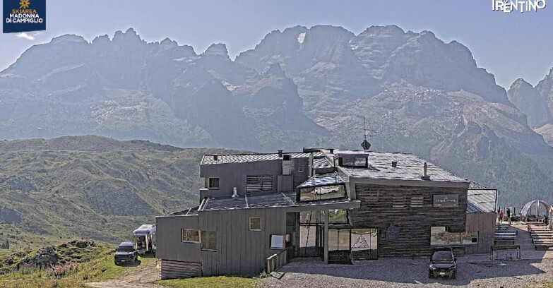 Webcam Madonna di Campiglio (Skiarea Campiglio Dolomiti di Brenta - Val di Sole Val Rendena) - Chalet Spinale