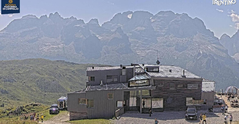 Webcam Madonna di Campiglio (Skiarea Campiglio Dolomiti di Brenta - Val di Sole Val Rendena) - Chalet Spinale